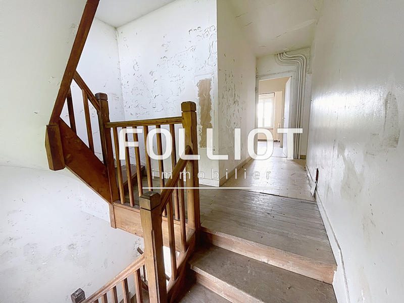 Maison - 225 m² - 8 pièces