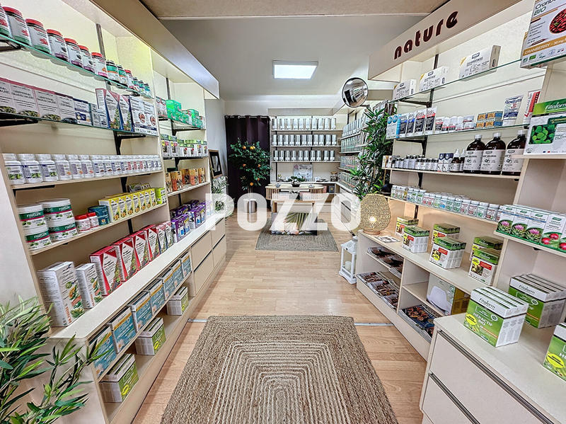 Local commercial - 84 m² - 5 pièces