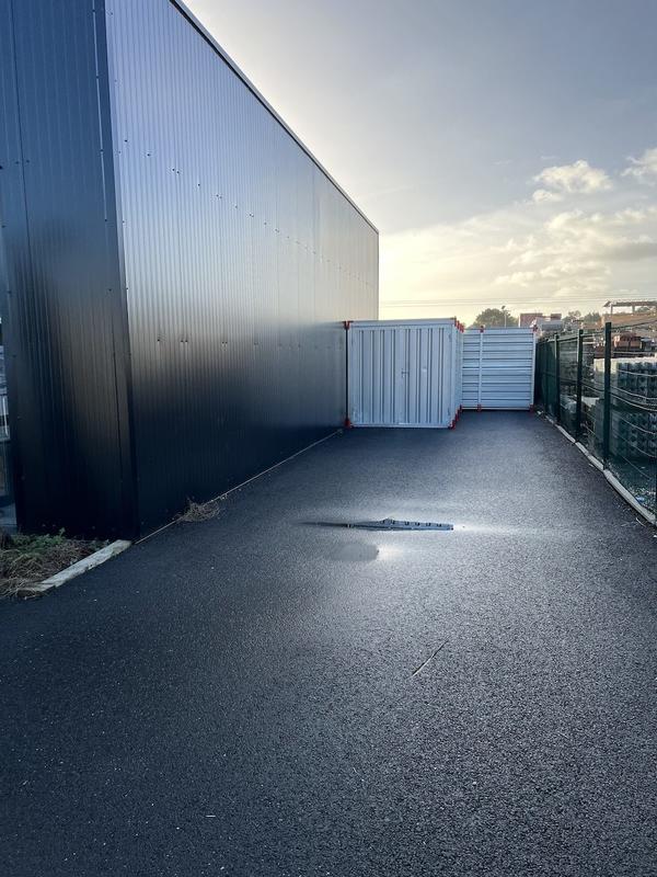 Local commercial - 1 266 m² - 3 pièces