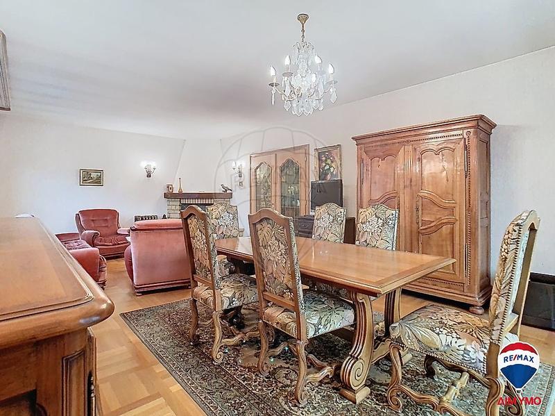 Maison - 213 m² - 8 pièces