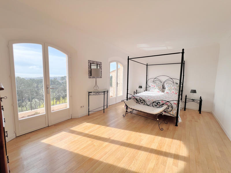 Villa - 288 m² - 6 pièces