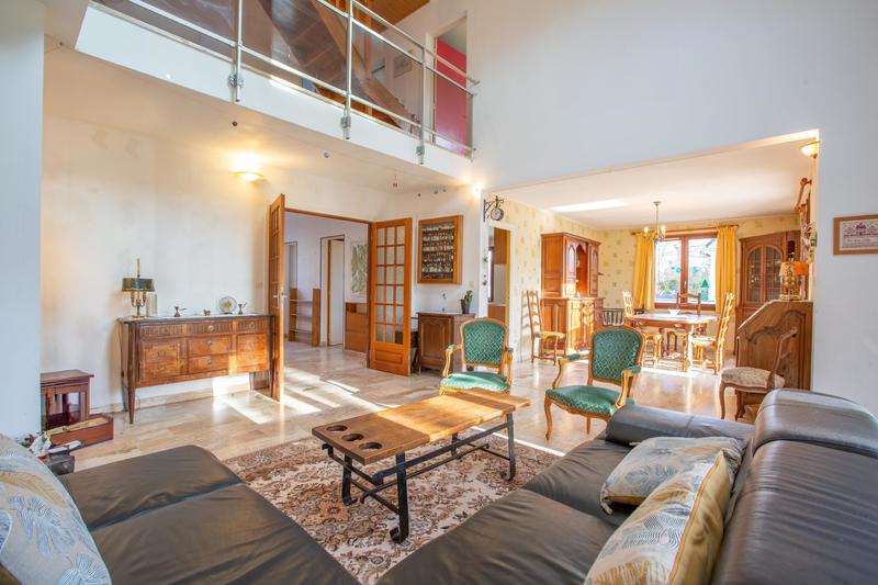 Maison - 261 m² - 9 pièces