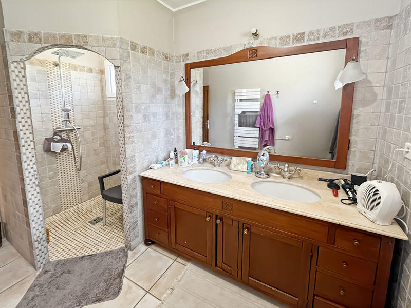 Maison - 213 m² - 7 pièces