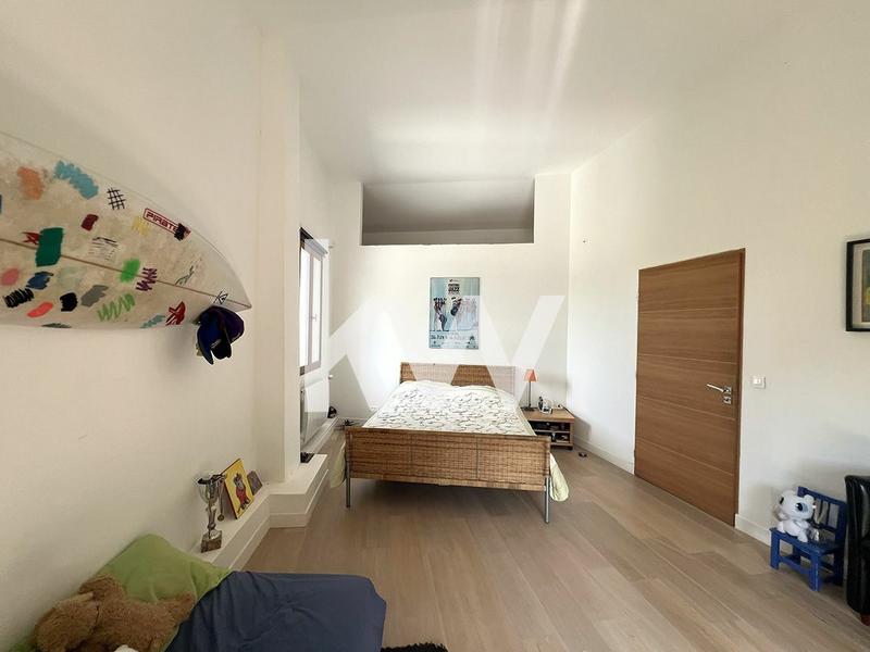 Maison - 310 m² - 11 pièces