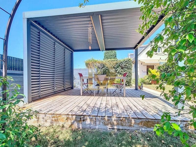 Maison - 227 m² - 10 pièces