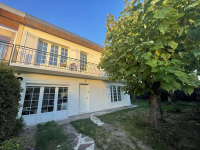 Maison - 210 m² - 10 pièces