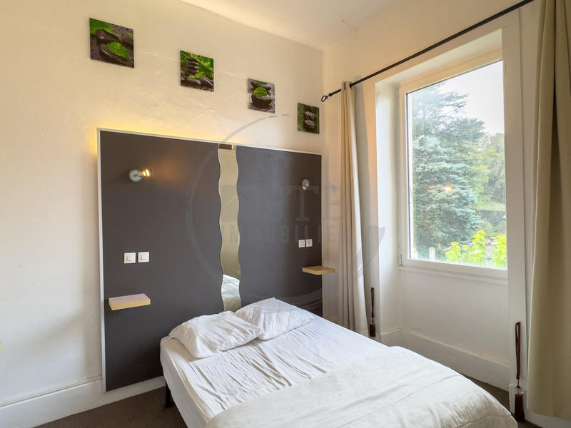 Propriété - 370 m² - 15 pièces