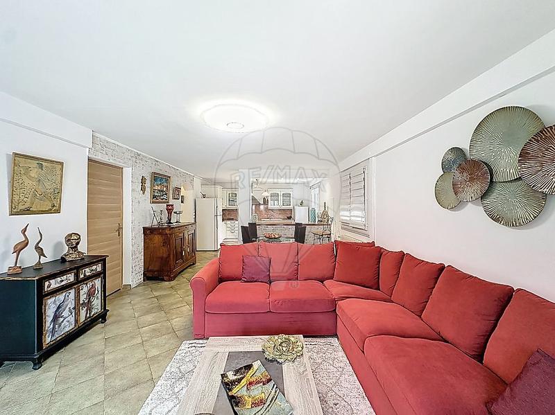 Maison - 204 m² - 8 pièces