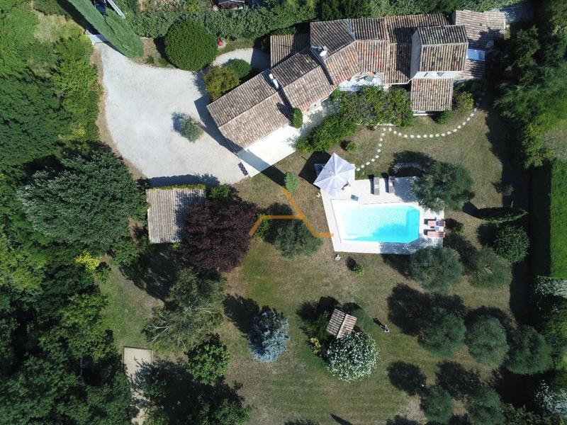 Maison en pierre - 185 m² - 7 pièces