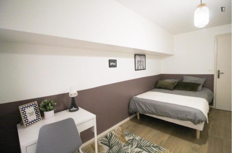 Chambre - 12 m² - 5 pièces