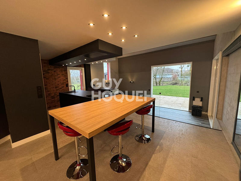 Maison - 320 m² - 6 pièces