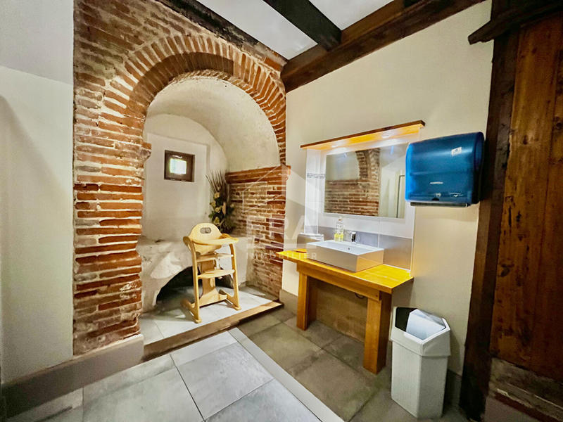 Maison - 320 m² - 9 pièces