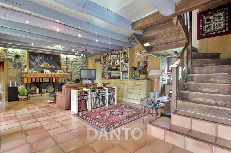 Maison - 238 m² - 7 pièces