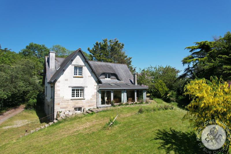 Maison - 245 m² - 10 pièces
