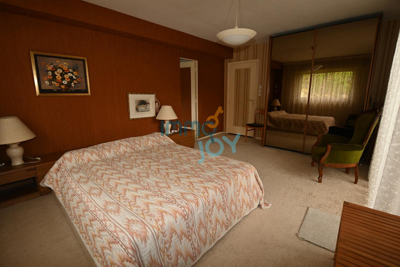 Maison - 245 m² - 7 pièces