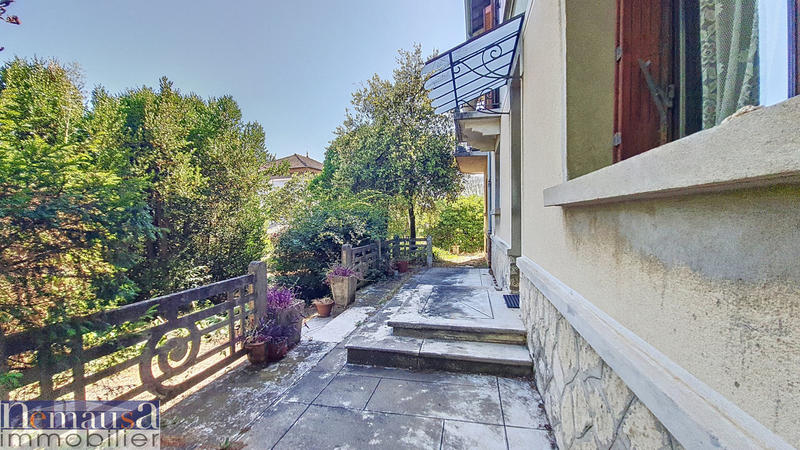 Villa - 239 m² - 9 pièces