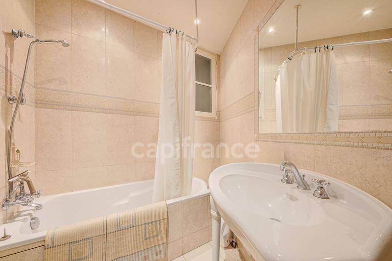 Appartement - 155 m² - 6 pièces