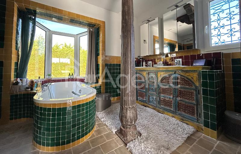 Maison - 246 m² - 6 pièces