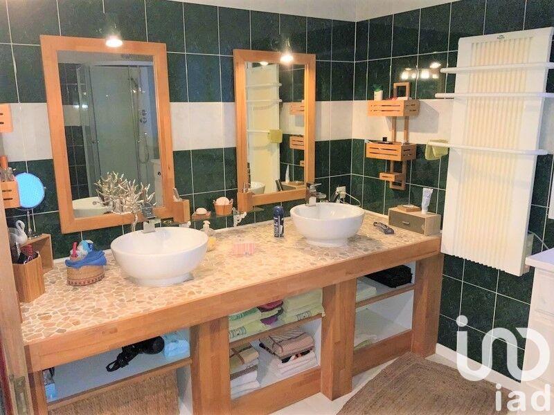 Maison - 213 m² - 6 pièces