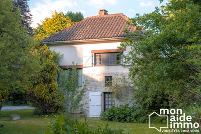 Maison - 340 m² - 15 pièces