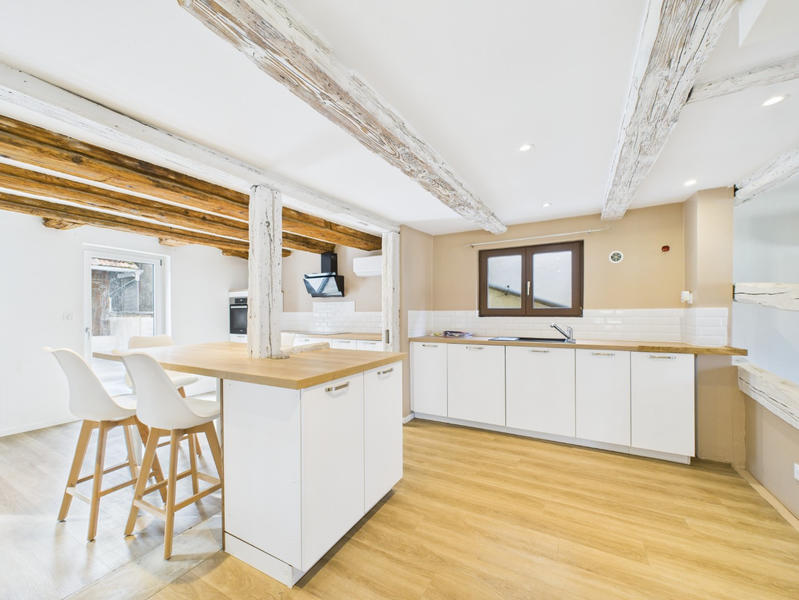 Maison - 143 m² - 8 pièces