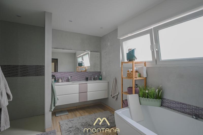 Maison - 270 m² - 6 pièces