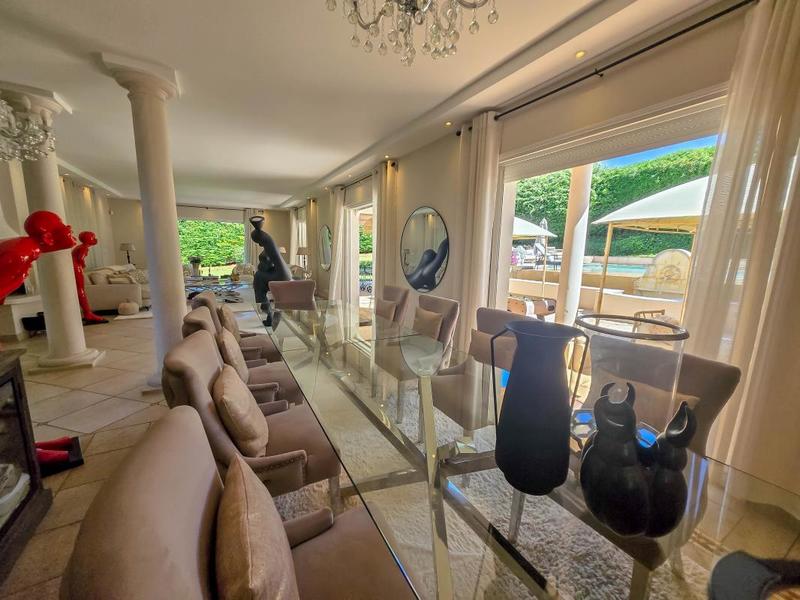 Villa - 329 m² - 6 pièces