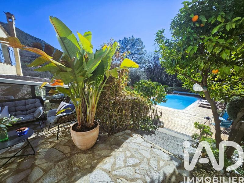 Maison - 200 m² - 11 pièces