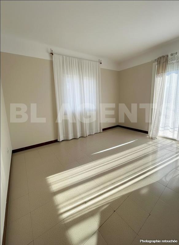 Maison traditionnelle - 220 m² - 12 pièces