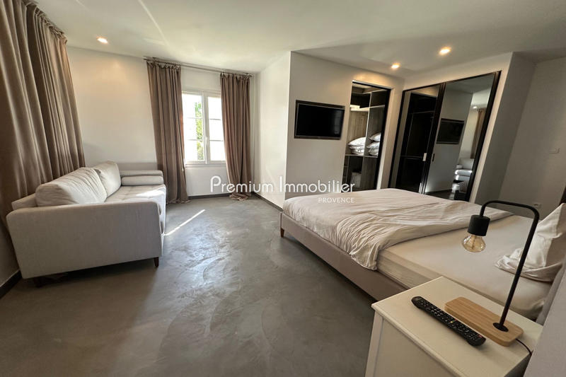 Maison - 220 m² - 5 pièces