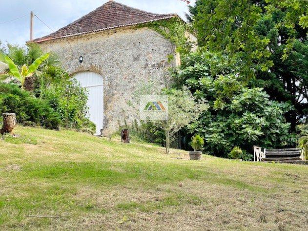 Maison - 283 m² - 8 pièces