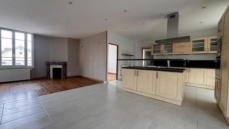 Maison - 220 m² - 9 pièces