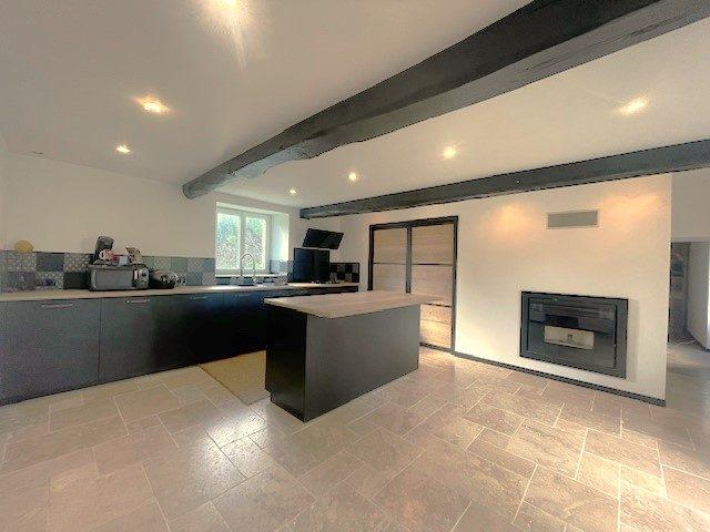 Maison - 180 m² - 8 pièces