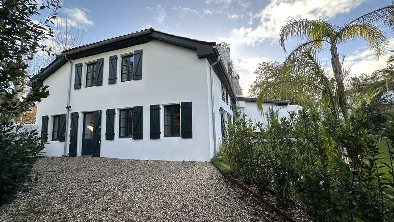 Maison - 200 m² - 6 pièces