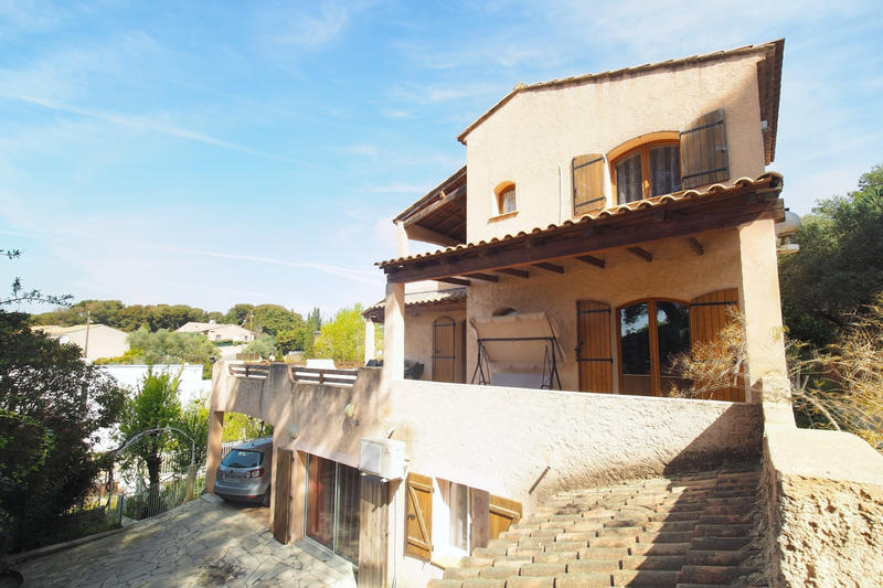 Maison - 190 m² - 5 pièces