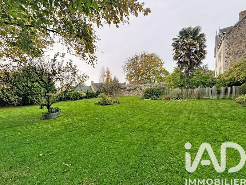 Maison - 220 m² - 10 pièces