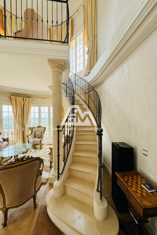 Maison de maîtres - 650 m² - 14 pièces