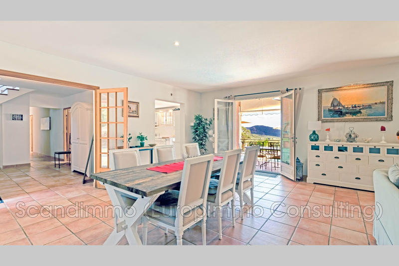 Maison - 210 m² - 5 pièces