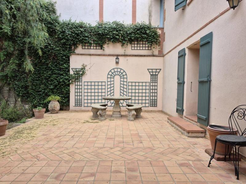 Mas - 438 m² - 14 pièces