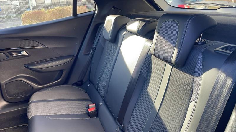 Peugeot 2008 100 kWh 136 Gt