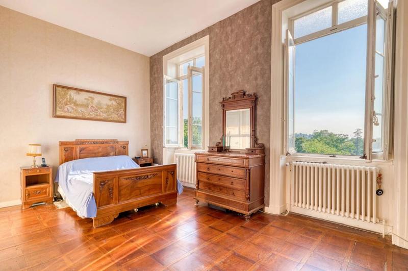 Château - 460 m² - 14 pièces