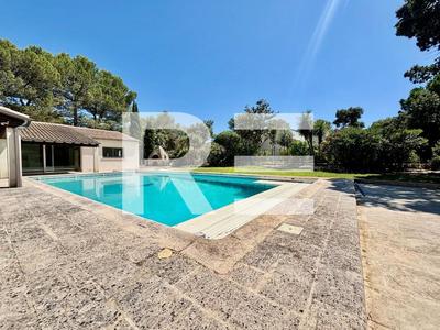 Villa - 357 m² - 9 pièces