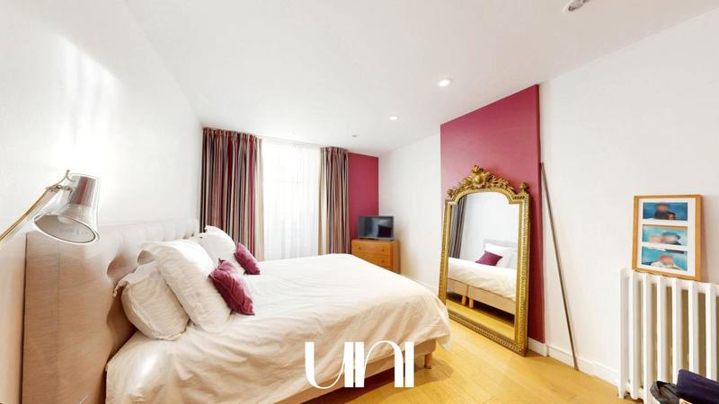 Maison - 232 m² - 8 pièces