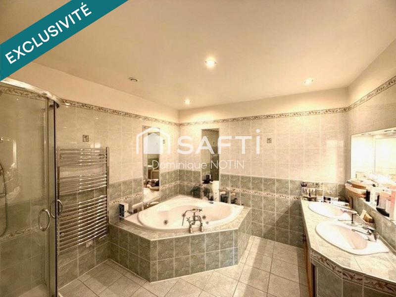 Maison - 370 m² - 9 pièces