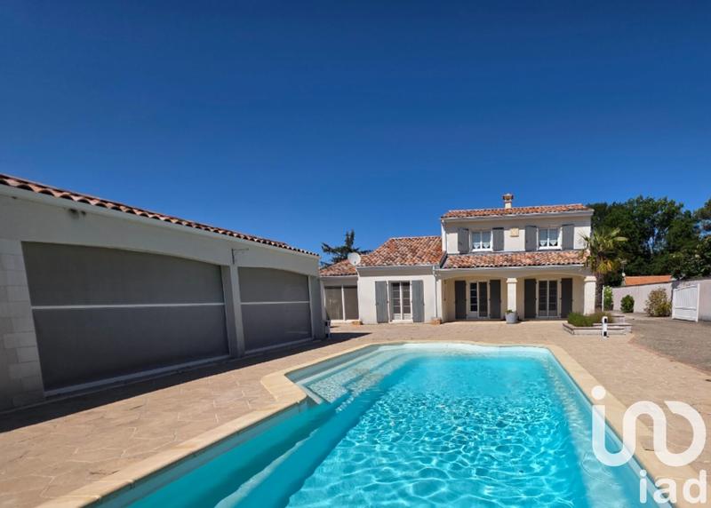 Maison - 215 m² - 8 pièces