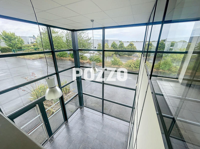 Local d'activité / Entrepôt - 798 m² - 9 pièces