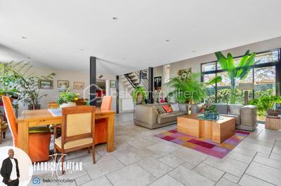 Maison - 212 m² - 8 pièces