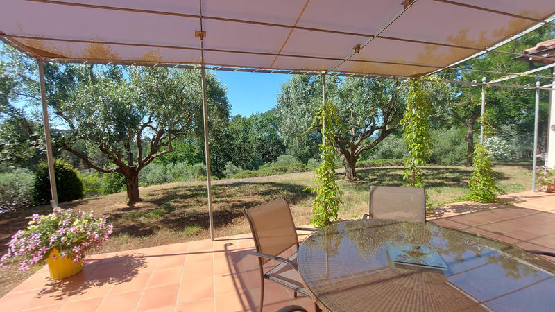 Villa - 285 m² - 6 pièces