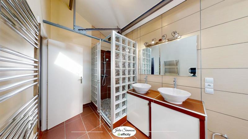 Loft - 122 m² - 5 pièces