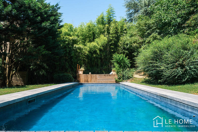 Maison - 260 m² - 7 pièces